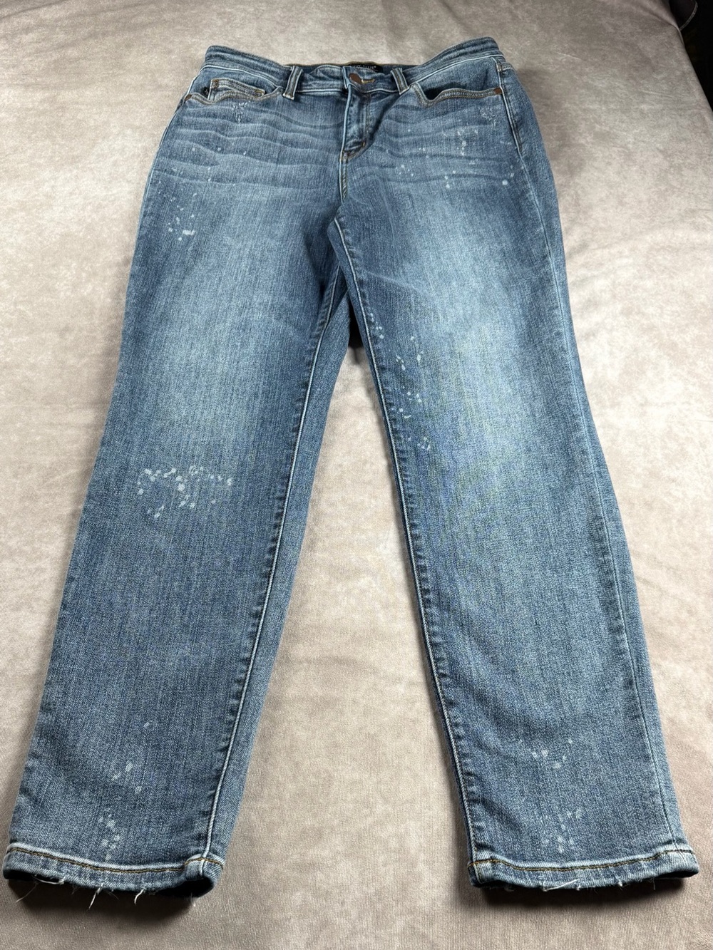 Judy Blue Boyfriend Fit Distressed Paint Splatter Jeans 9/29
